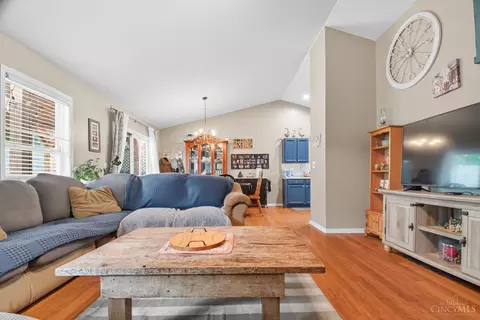 Living - 269 Hedgington Ct, Hamilton, OH 45013 photo 2 of 3