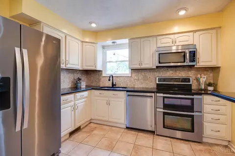 11500 Gravenhurst Dr, Cincinnati, OH 45231 photo 7