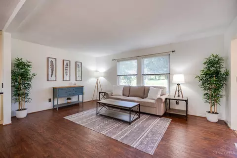 11500 Gravenhurst Dr, Cincinnati, OH 45231 photo 3