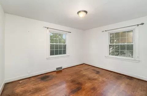 Bedroom - 7620 Montgomery Rd, Cincinnati, OH 45236 photo 2 of 4