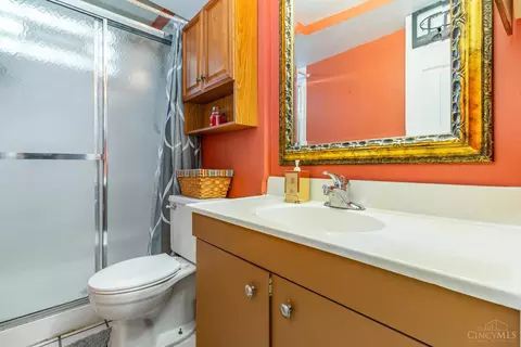 Bath - 2268 Deblin Dr, Cincinnati, OH 45239 photo 2 of 2