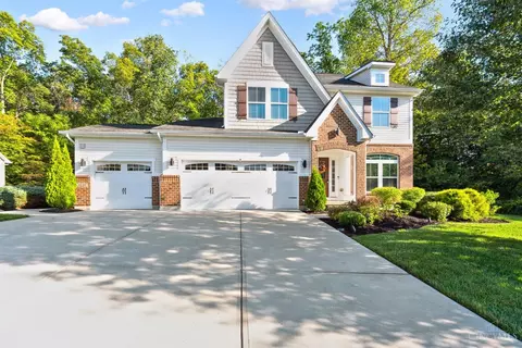 1440 Woodbury Glen Dr, Amelia, OH 45102