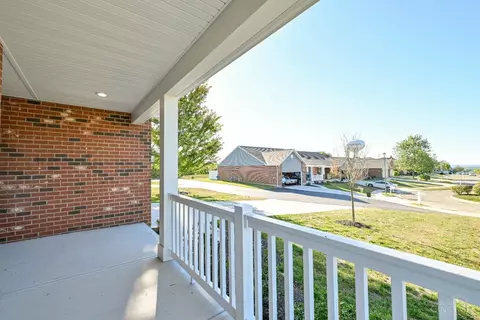1956 Redbud Dr, Hamilton, OH 45013 photo 3