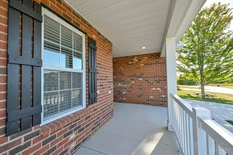 1956 Redbud Dr, Hamilton, OH 45013 photo 2