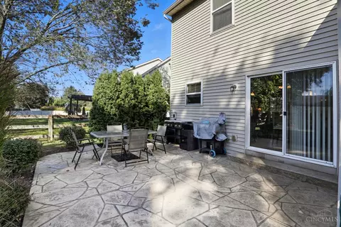 Exterior - 323 Rawling Dr, Harrison, OH 45030 photo 6 of 8