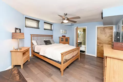 Bedroom - 25 Observatory Hl, Cincinnati, OH 45208 photo 2 of 5