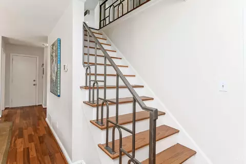 Entry Way - 25 Observatory Hl, Cincinnati, OH 45208 photo 2 of 4