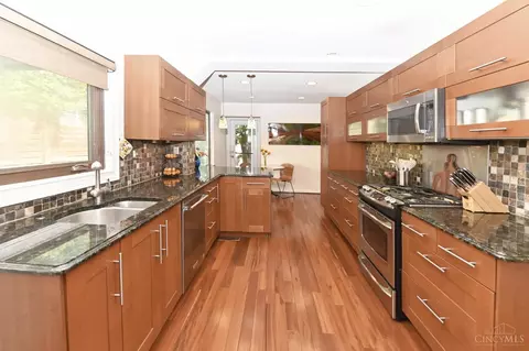 Kitchen - 25 Observatory Hl, Cincinnati, OH 45208 photo 1 of 4