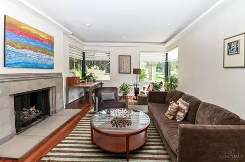Living - 25 Observatory Hl, Cincinnati, OH 45208 photo 2 of 4