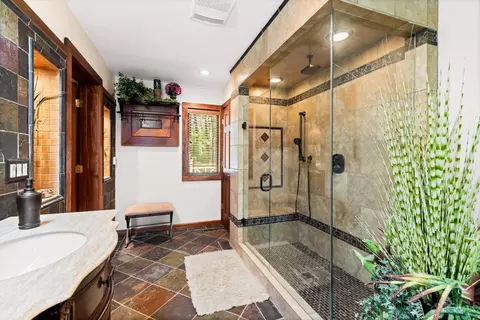 Bath - 3366 Wagner Rd, Cincinnati, OH 45245 photo 6 of 10