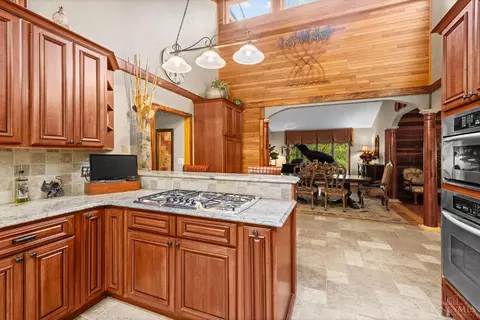Kitchen - 3366 Wagner Rd, Cincinnati, OH 45245 photo 7 of 8