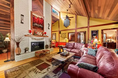 Living - 3366 Wagner Rd, Cincinnati, OH 45245 photo 5 of 9