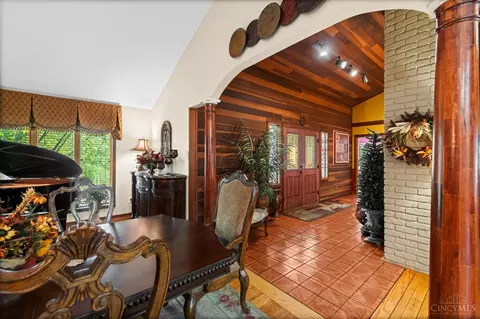 Entry Way - 3366 Wagner Rd, Cincinnati, OH 45245 photo 6 of 15