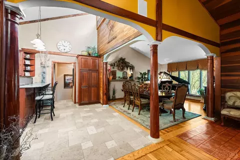Entry Way - 3366 Wagner Rd, Cincinnati, OH 45245 photo 7 of 15