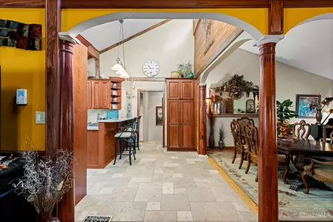 Entry Way - 3366 Wagner Rd, Cincinnati, OH 45245 photo 8 of 15