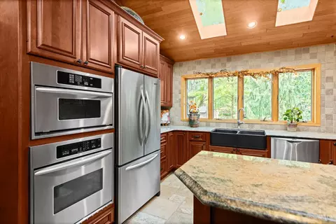 Kitchen - 3366 Wagner Rd, Cincinnati, OH 45245 photo 3 of 8