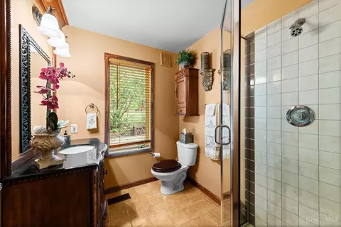 Bath - 3366 Wagner Rd, Cincinnati, OH 45245 photo 8 of 10