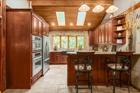 Kitchen - 3366 Wagner Rd, Cincinnati, OH 45245 photo 2 of 8