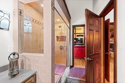 Bath - 3366 Wagner Rd, Cincinnati, OH 45245 photo 3 of 10