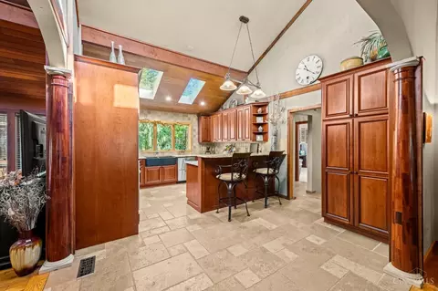 Entry Way - 3366 Wagner Rd, Cincinnati, OH 45245 photo 9 of 15