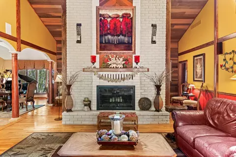 Living - 3366 Wagner Rd, Cincinnati, OH 45245 photo 3 of 9