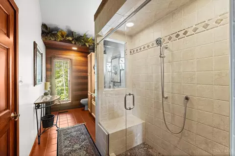 Bath - 3366 Wagner Rd, Cincinnati, OH 45245 photo 1 of 10