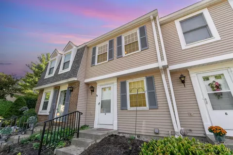 4 Hunters Ct, Amelia, OH 45102