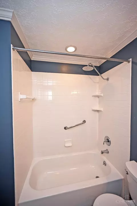 Bath - 4644 Belleview Ave, Blue Ash, OH 45242 photo 4 of 5