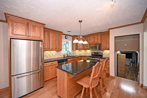 Kitchen - 4644 Belleview Ave, Blue Ash, OH 45242 photo 2 of 3
