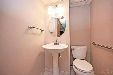 Bath - 4644 Belleview Ave, Blue Ash, OH 45242 photo 5 of 5
