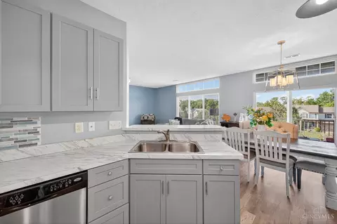 Kitchen - 7601 Skyview Cir, Cincinnati, OH 45248 photo 5 of 5
