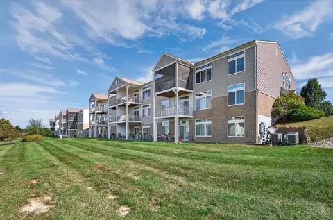 Exterior - 7601 Skyview Cir, Cincinnati, OH 45248 photo 6 of 8