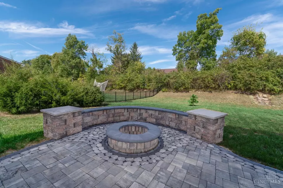 Exterior - 5716 Senour Dr, West Chester, OH 45069 photo 2 of 4