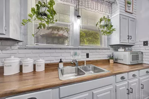 Kitchen - 4511 Carnation Ave, Cincinnati, OH 45238 photo 2 of 4