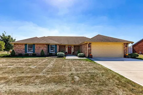 699 Bur Oak Dr, Greenville, OH 45331