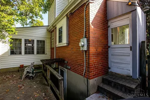 Exterior - 6988 Grace Ave, Mariemont, OH 45227 photo 6 of 9