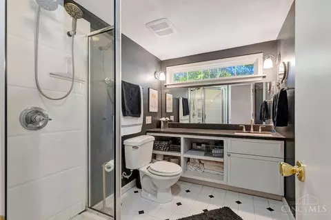 Bath - 6988 Grace Ave, Mariemont, OH 45227 photo 2 of 3