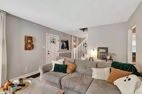 Entry Way - 6988 Grace Ave, Mariemont, OH 45227 photo 2 of 3