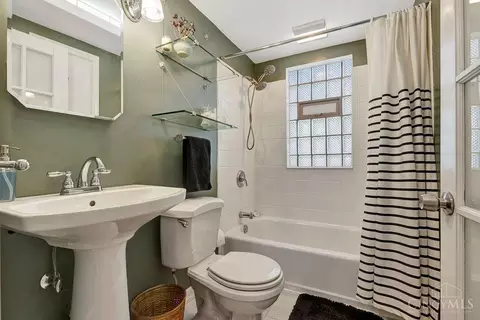 Bath - 6988 Grace Ave, Mariemont, OH 45227 photo 1 of 3