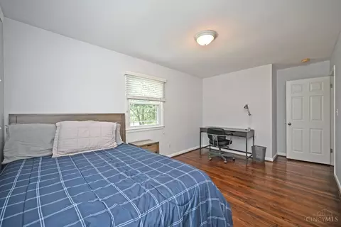 Bedroom - 8530 Sturbridge Dr, Cincinnati, OH 45236 photo 5 of 7