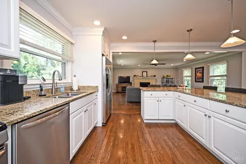 Kitchen - 8530 Sturbridge Dr, Cincinnati, OH 45236 photo 4 of 6