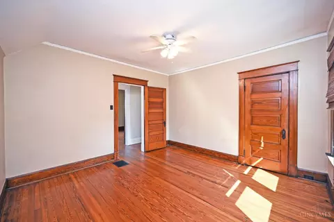 Bedroom - 649 Derby Ave, Cincinnati, OH 45232 photo 5 of 6