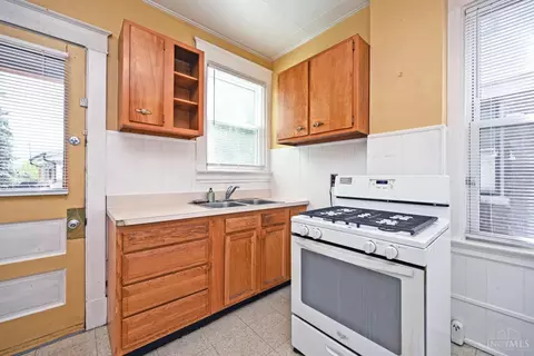 Kitchen - 649 Derby Ave, Cincinnati, OH 45232 photo 3 of 4