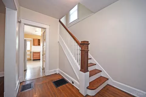 Entry Way - 649 Derby Ave, Cincinnati, OH 45232 photo 3 of 4