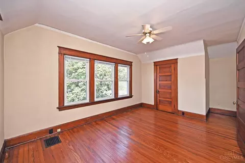 Bedroom - 649 Derby Ave, Cincinnati, OH 45232 photo 1 of 6