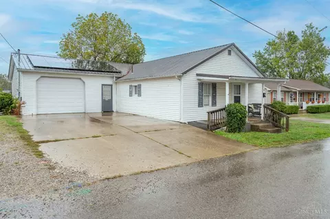 18 Church St, Peebles, OH 45660