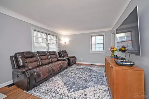 1151 Hempstead Dr, Cincinnati, OH 45231 photo 6