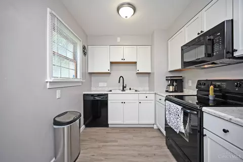 1151 Hempstead Dr, Cincinnati, OH 45231 photo 9