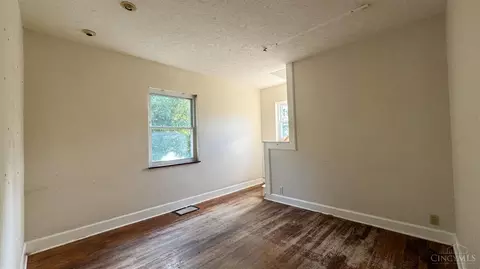 Bedroom - 11897 Us Rt 62, Winchester, OH 45697 photo 5 of 9