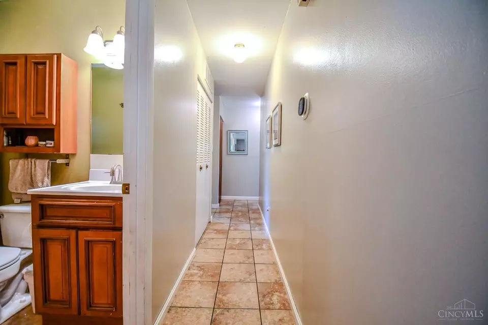 Entry Way - 11760 Van Camp Ln, Springdale, OH 45246 photo 2 of 2